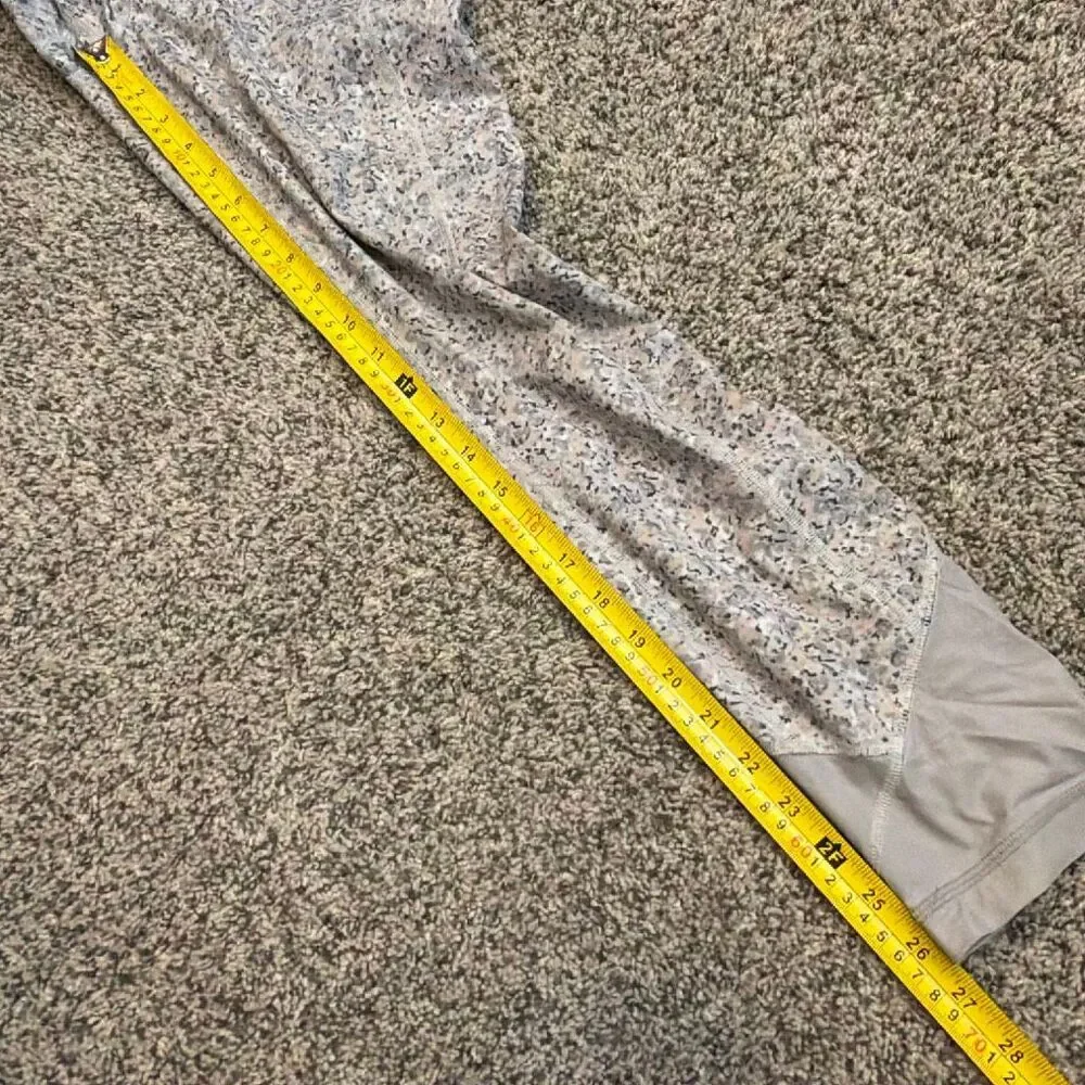 Lululemon Size 8 Cropped Leggings Gray Speckled Print Reflective Athletic Yoga P